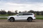 Volvo V60 D4 Cross Country 2019 года (UK)